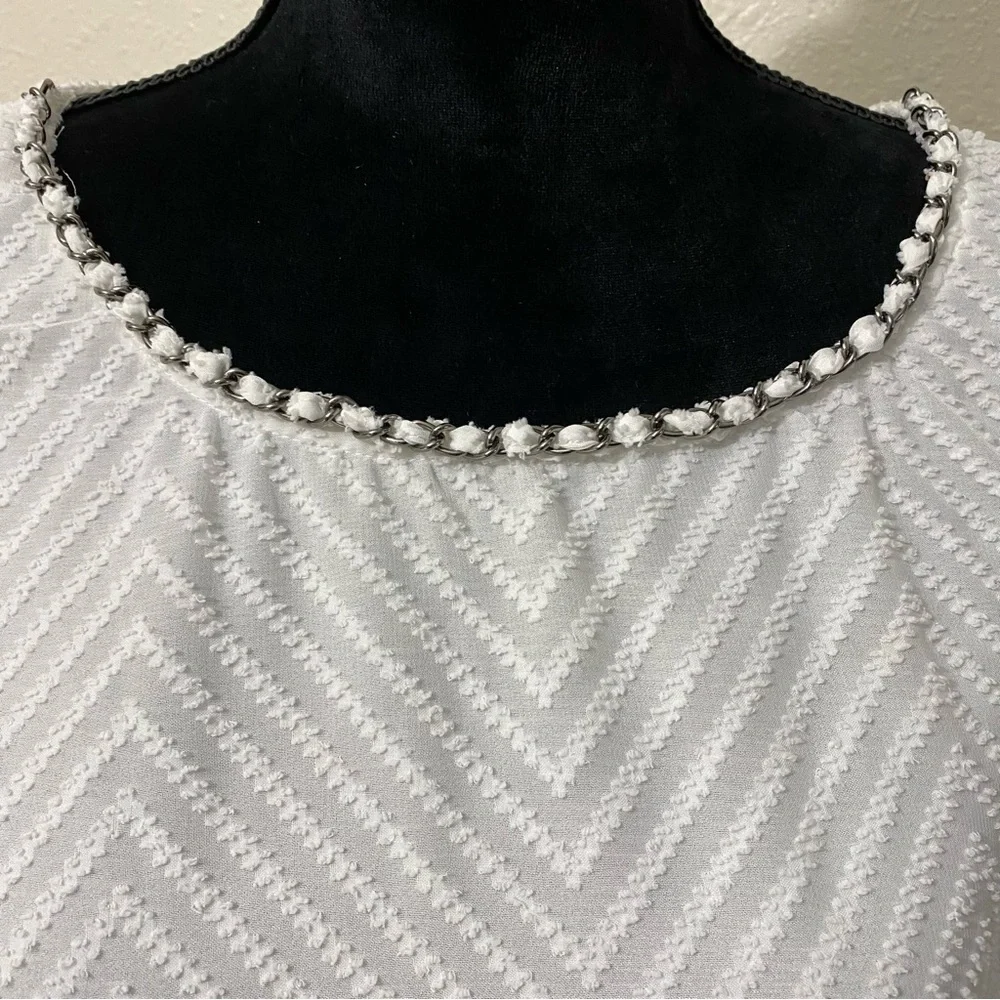 Takara White blouse 3/4 sleeves, 1/2 chain collar size M